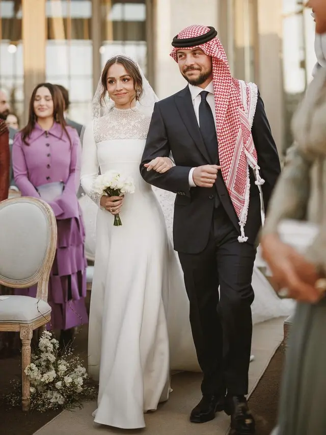 Putri Yordania Dibalut Gaun Putih dari Dior di Hari Pernikahan