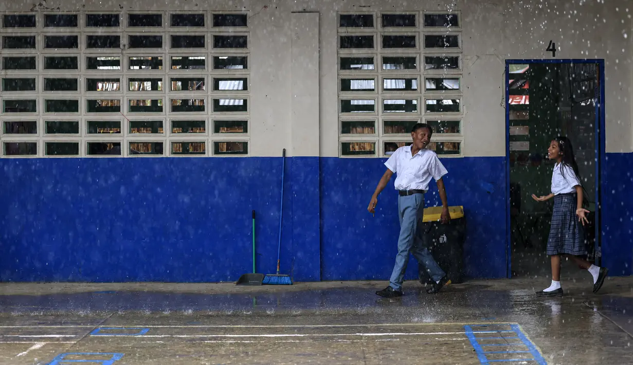 Pemandangan sekolah umum di pulau Carti Sugtupu di Guna Yala Comarca, di pantai Karibia di Panama, pada 03 Juni 2024. (MARTIN BERNETTI / AFP)