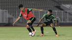 Pelatih Timnas Indonesia U-22, Indra Sjafri, saat sesi latihan di Stadion Madya, Jakarta, Rabu (24/7). Latihan ini merupakan persiapan jelang Sea Games 2019 Filipina. (Bola.com/M Iqbal Ichsan)
