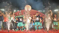PSMS Juara Piala Kemerdekaan 2015 usai menumbangkan Persinga Ngawi dengan skor 2-1, pada Minggu (13/9) malam (Syaiful Arif/Liputan6.com)