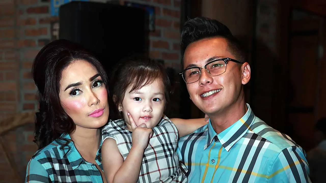 Ussy Sulstyawati, Andhika Pratama, dan anaknya