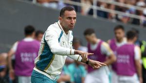 Sebelum namanya membuat sensasi baru sebagai pelatih berprestasi, Timur Kapadze mengukir riwayat karier yang terhitung mentereng ketika masih aktif bermain, baik itu di level klub maupun Timnas Uzbekistan. (AFP/ROMAIN PERROCHEAU)