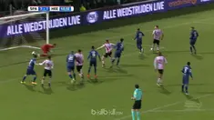 Kiper Heerenveen, Erwin Mulder, tiru blunder konyol dari legenda Manchester United, Massimo Taibi, dalam laga melawan Sparta Rotterdam.