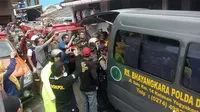 Jenazah ketiga korban longsor Yogyakarta dibawa ke RS Bhayangkara. Foto: (Yanuar H/Liputan6.com)