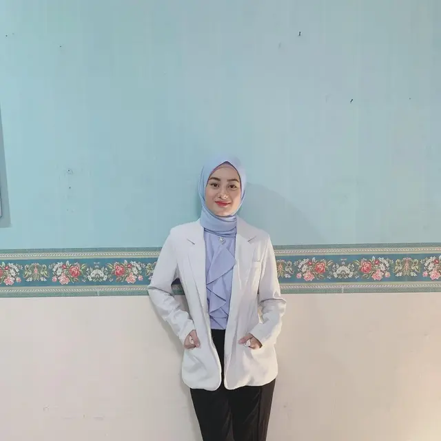 Potret 6 Artis Pakai Jas Putih saat Syuting, Bak Dokter Sungguhan