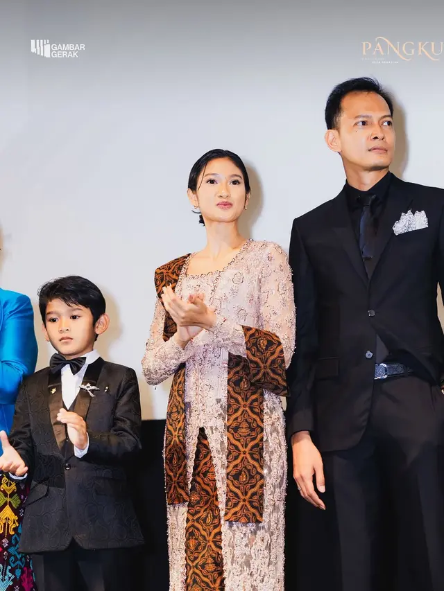 5 Potret Anggun Claresta Taufan di Gala Premiere Film Pangku, Pakai Kebaya Brokat