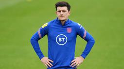 Sempat ada kekhawatiran Harry Maguire akan absen dalam Euro 2020. Namun, sang pemain tetap masuk dalam 26 nama pemain yang dibawa Gareth Bale ke Euro 2020, tapi tidak tampil dalam dua laga pemanasan Timnas Inggris saat menghadapi Austria dan Romania. (Foto: AFP/Justin Tallis)
