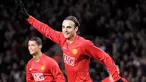 Manchester United's forward Dimitar Berbatov celebrates scoring against Celtic during their UEFA Champions League Group E match at Old Trafford in Manchester, on October 21, 2008. AFP PHOTO/ANDREW YATES 