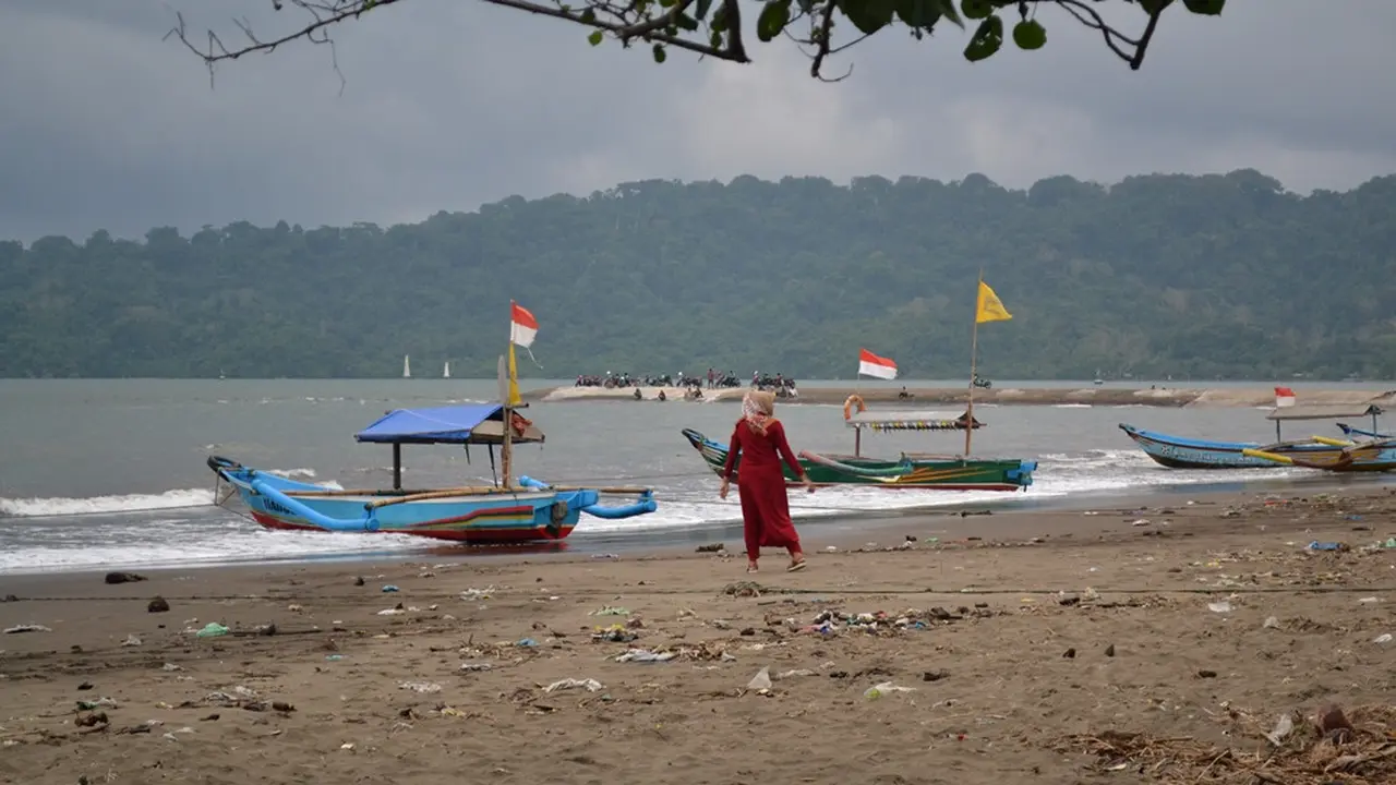 Pantai Teluk Penyu, Cilacap, Jawa Tengah. (Foto: Liputan6.com/Muhamad Ridlo)