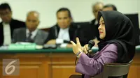 Istri kedua mantan Gubernur Sumut Gatot Pujo Nugroho, Evy Susanti menjadi saksi dalam sidang lanjutan kasus suap tiga hakim dan panitera PTUN dengan terdakwa OC Kaligis di PengadilanTipikor Jakarta, Kamis (1/10/2015). (Liputan6.com/Helmi Fithriansyah)