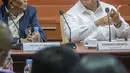 Calon presiden nomor urut 2 Prabowo Subianto (kanan) menyampaikan visi dan misi disaksikan Ketua PWI Hendry Ch Bangun (kiri) saat mengunjungi kantor PWI Pusat di Jakarta, Kamis (4/1/2024).  (Liputan6.com/Angga Yuniar)