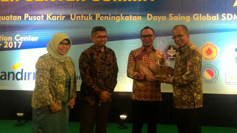 Menteri Ketenagakerjaan Hanif Dhaikiri menghadiri Indonesia Career Summit (ICCN) 2017 di IPB International Convention Center, (Foto: Ahmad Sudarno)