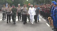 Gubernur Jawa Barat, Dedi Mulyadi, saat menghadiri apel pasukan gabungan Operasi Ketupat Lodaya 2025 di depan Gedung Sate, Jalan Diponegoro, Kota Bandung, Rabu, 20 Maret 2025. (Dok. Pemprov Jabar).