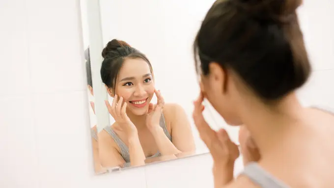 5 Cara Jaga Kulit Tetap Cantik Seiring Bertambahnya Usia, Bye Kering dan Kusam