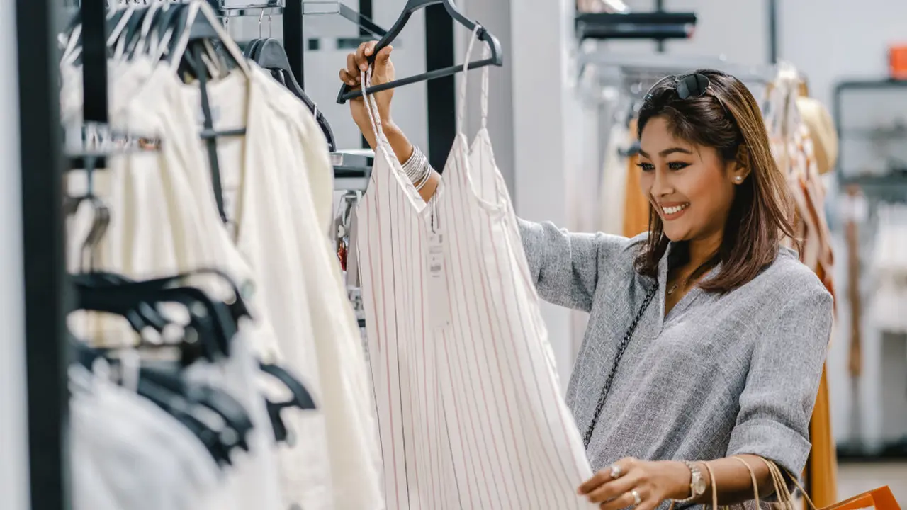 Belanja Baju Baru Bisa Dapat Cashback hingga 25%, Caranya Cukup Bayar Pakai QRIS di BRImo!