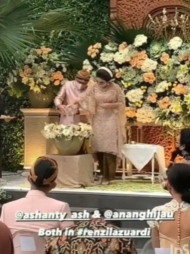 Tanpa Kehadiran Krisdayanti, Ini 7 Momen Siraman Aurel Hermansyah
