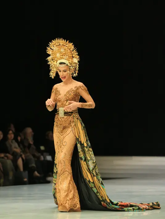 Sophia Latjuba Indonesia Fashion Week 2018