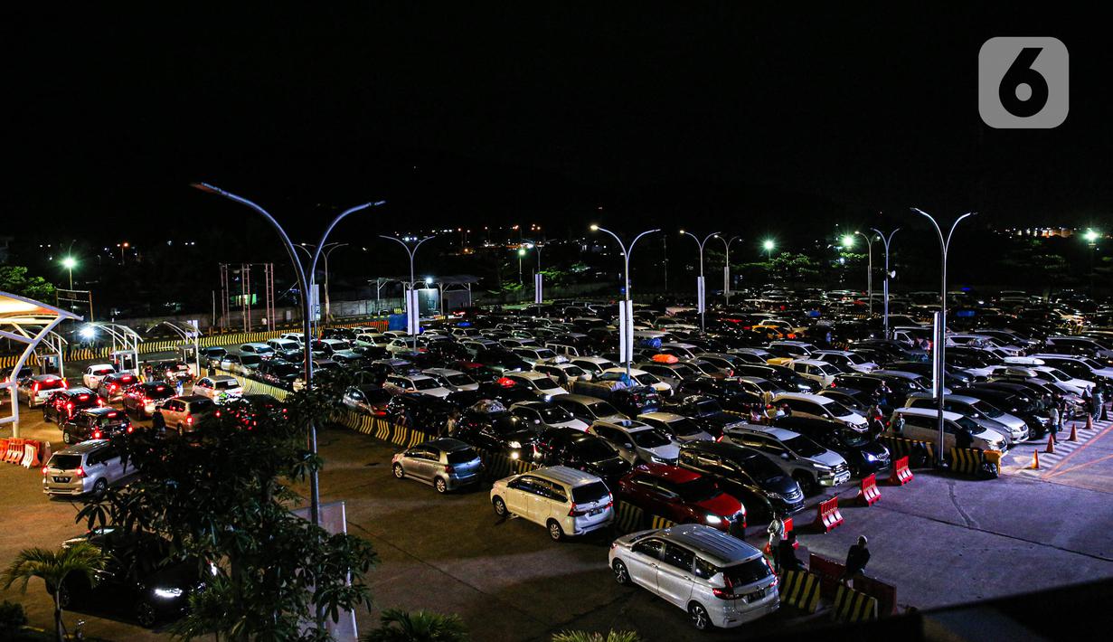 Pemudik ini diprediksi akan terus bertambah hingga puncaknya pada 19-21 April mendatang. (Liputan6.com/Faizal Fanani)