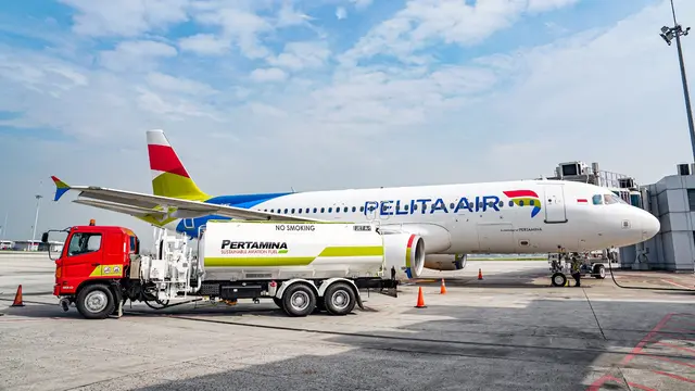 Penerbangan perdana Pelita Air menggunakan Pertamina Sustainable Aviation Fuel (SAF) berbahan baku minyak jelantah (Used Cooking Oil/UCO) berlangsung pada pada Rabu 20 Agustus 2025 dari Terminal 3 Bandara Internasional Soekarno-Hatta.