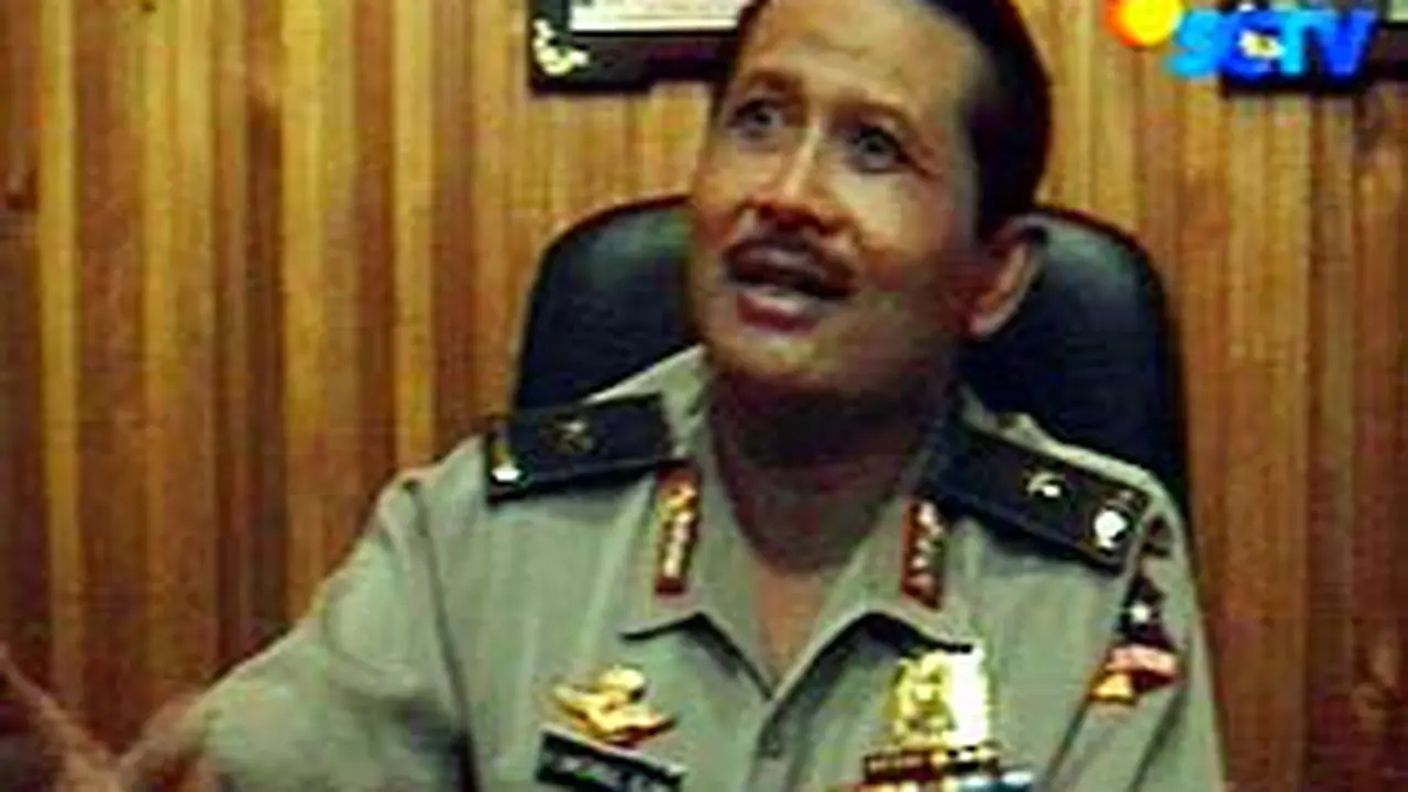 041106bposo.jpg