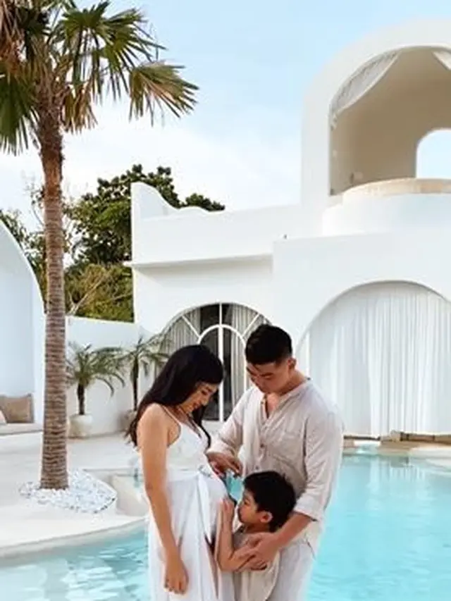 Umumkan Hamil Anak Kedua, Ini 6 Momen Manis Chef Arnold dan Istri
