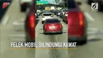 Sebuah mobil menjadi pusat perhatian pengguna jalan lantaran di setiap sisi pelek dilindungi kawat menonjol.