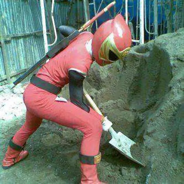 6 Potret Power Rangers Saat Tidak Melawan Kejahatan Ini Kocak