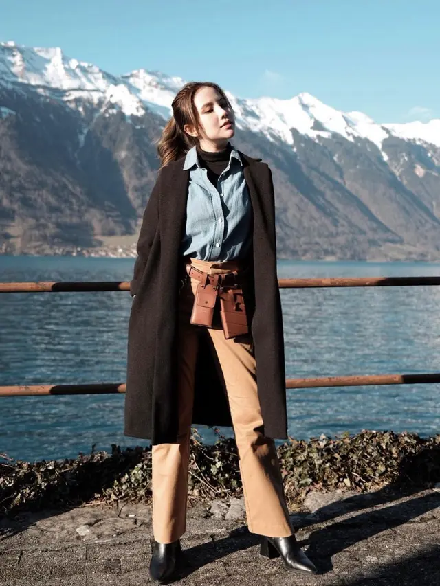 7 Gaya Penampilan Agatha Chelsea saat di Paris, Stylish dan Curi Perhatian