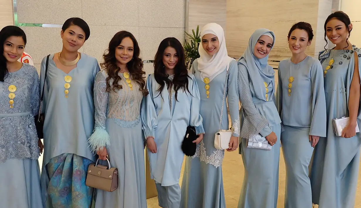 Sejumlah artis Indonesia yang terdiri dari Titi Kamal, Angie 'Virgin', Zaskia Sungkar, Shireen Sungkar, Julie Estelle dan Whulandary Herman menjadi pendamping pengantin wanita alias bridesmaid di pernikahan Laudya Cynthia Bella. (instagram/shireensungkar)