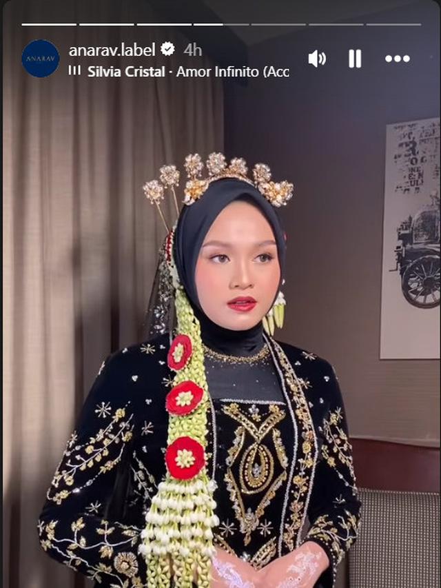 6 Potret Detail Penampilan Salma Salsabil di Hari Pernikahan, Pakai Busana Adat Jawa