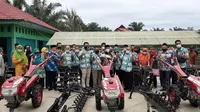 Kejutan untuk Wakil Wali Kota Bengkulu dari Petani Saat Serahkan Bantuan 5 Traktor