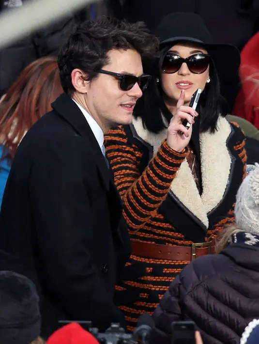 Sudah berpisah lama, namun sepertinya John belum bisa melupakan Katy. Terbukti dengan judul lagu ‘Still Feel Like Your Man’ miliknya. (AFP/Bintang.com)