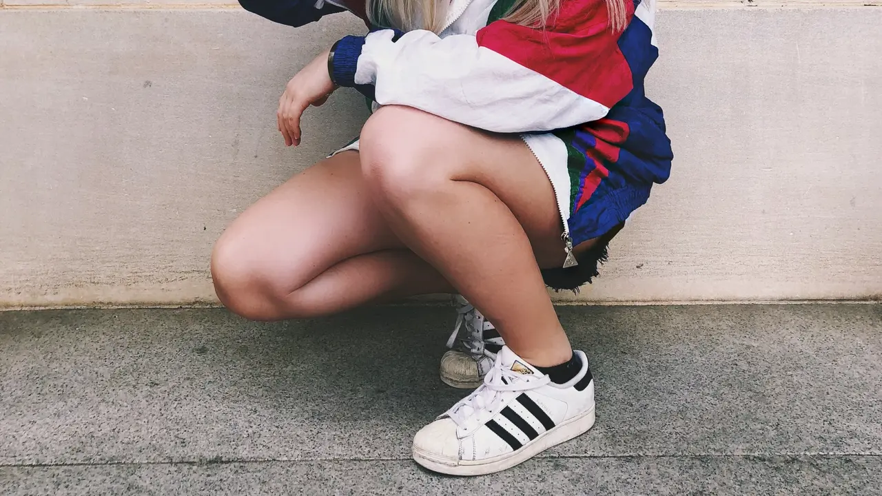 Cara Membersihkan Sepatu Putih Sesuai Jenis Bahan