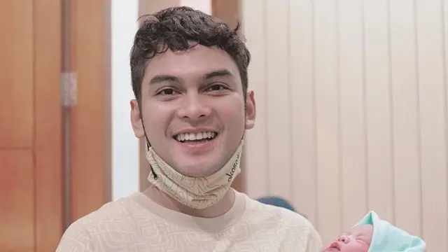 Momen Kelahiran Putra Kedua Ridwan Ghany dan Adhitya Putri. (Sumber: Instagram/ridwanghany)
