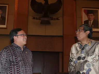 Menteri Keuangan Bambang PS Brodjonegoro (kiri), Wamenkeu Mardiasmo saat akan memberi keterengan pers di Gedung Pajak, Jakarta, (3/11/2015). Dalam keterangan tersebut Menkeu menjelaskan perincian APBN 2016 yang telah disahkan. (Liputan6.com/Angga Yuniar)