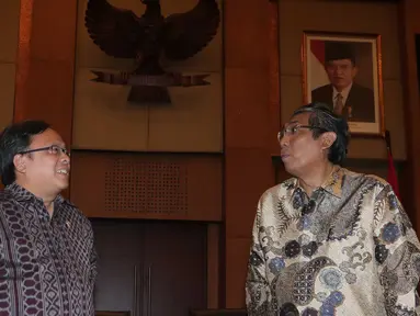 Menteri Keuangan Bambang PS Brodjonegoro (kiri), Wamenkeu Mardiasmo saat akan memberi keterengan pers di Gedung Pajak, Jakarta, (3/11/2015). Dalam keterangan tersebut Menkeu menjelaskan perincian APBN 2016 yang telah disahkan. (Liputan6.com/Angga Yuniar)