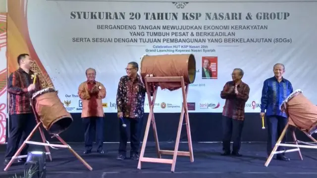 Menteri Koperasi dan UKM, Anak Agung Gede Ngurah Puspayoga menghadiri perayaan ulang tahun KSP Nasari yang ke-20. Jumat (7/9/2018). (Yayu Agustini Rahayu/Liputan6.com)