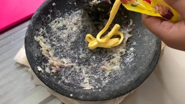 Tips Membuat Bakwan Sayur Renyah Tanpa Banyak Minyak (Credit: Youtube/Ghaziya Warita)