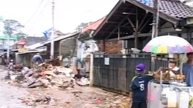 [VIDEO] Pengungsi Banjir Kebon Baru Butuh Bantuan
