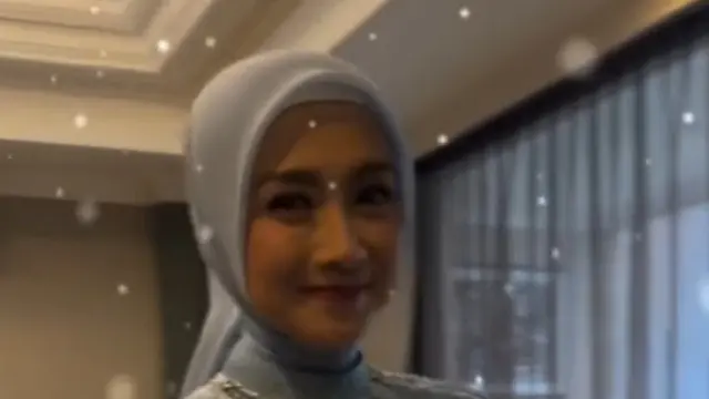 Penampilan Desy Ratnasari di Resepsi Pernikahan Putri Zulhas Jadi Sorotan, Disebut Awet Muda. (instagram/desyratnasariterdepan)
