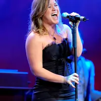 Ditambah dengan suara Kelly yang selalu merdu di setiap konser membuat penampilan saat itu terasa sempurna. (Bintang/EPA)