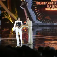 Nova Eliza dan Indah Permatasari di malam puncak FFB 2016. (Deki Prayoga/Bintang.com)