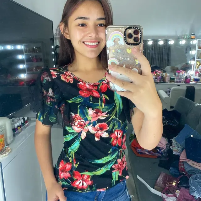 Tak Ada Pemasukan , Ini 6 Potret Amanda Manopo Jual Baju dan Tas