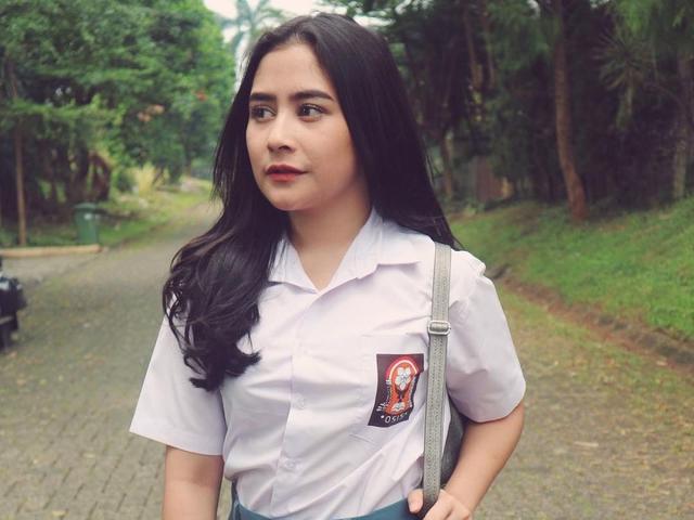 Unggah Video Masa Sma Prilly Latuconsina Malah Merasa Seperti Anak Sd Showbiz Liputan6 Com