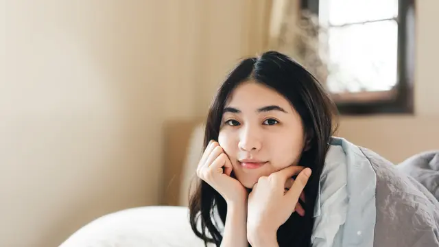 perempuan putus cemberut bosan