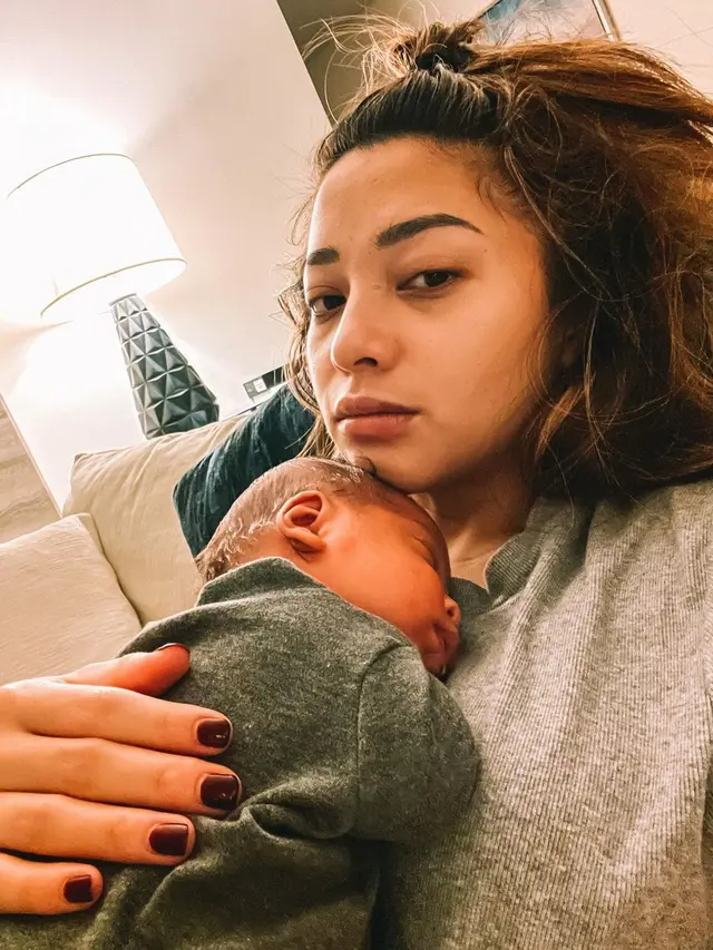 Fokus Jadi Ibu Rumah Tangga, Ini 10 Potret Nikita Willy saat Asuh Baby Issa