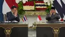 Presiden Prabowo Subianto bersama Perdana Menteri (PM) Thailand Anutin Charnvirakul  menggelar keterangan pers saat kunjungan kenegaraan di Istana Merdeka, Jakarta, Senin (3/8/2026). (AP Photo/Tatan Syuflana)