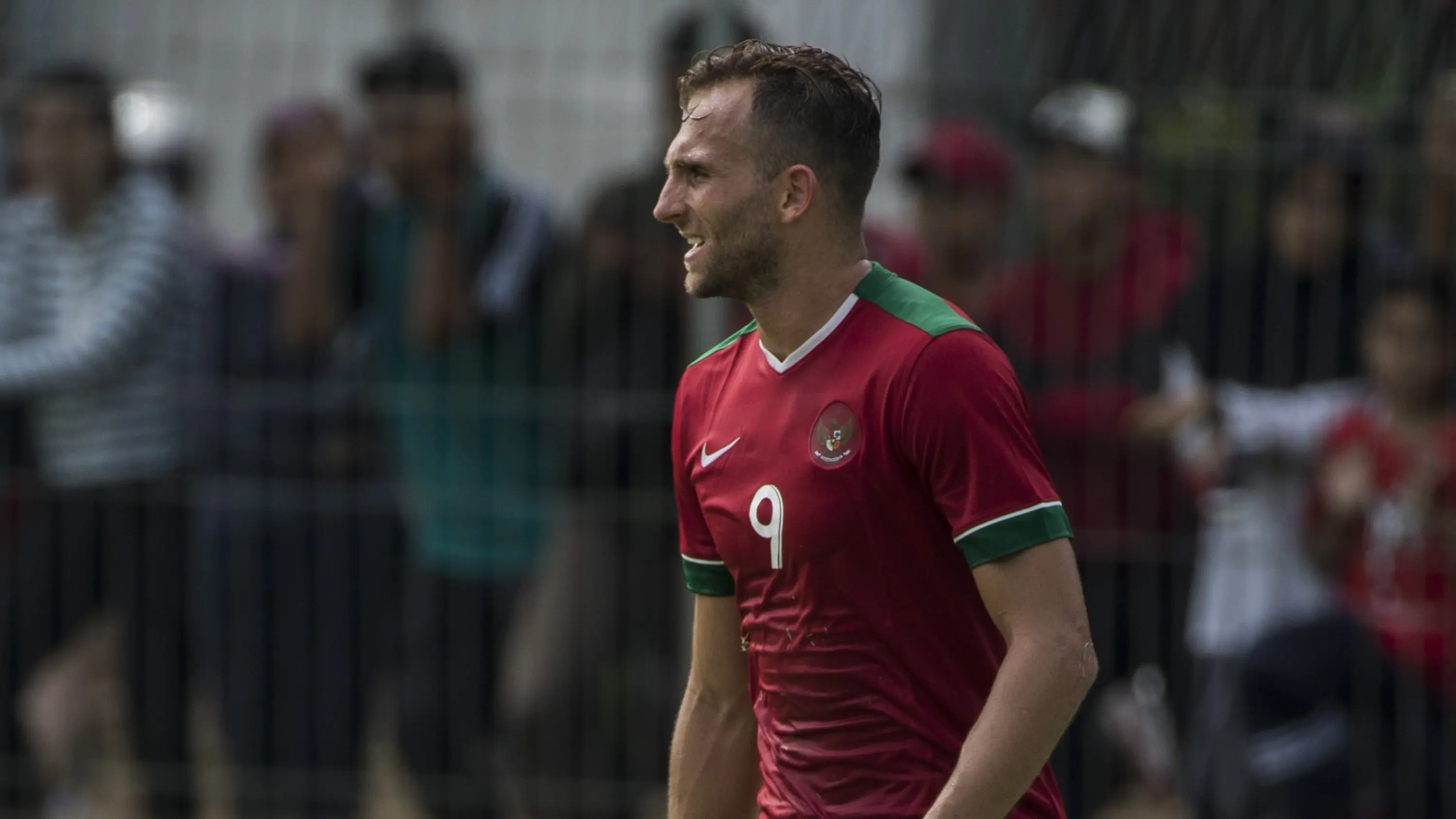 Striker Timnas Indonesia U-23, Ilija Spasojevic, saat uji coba melawan Timnas Indonesia U-19 di Lapangan ABC Senayan, Jakarta, Sabtu (24/2/2018). Timnas U-23 menang 5-0 atas Timnas U-19. (Bola.com/Vitalis Yogi Trisna)