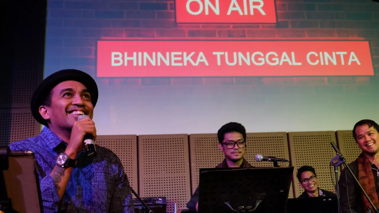 Glenn Fredly menggelar acara bertajuk Bhineka Tunggal Cinta untuk meampersatukan perbedaan lewat cinta