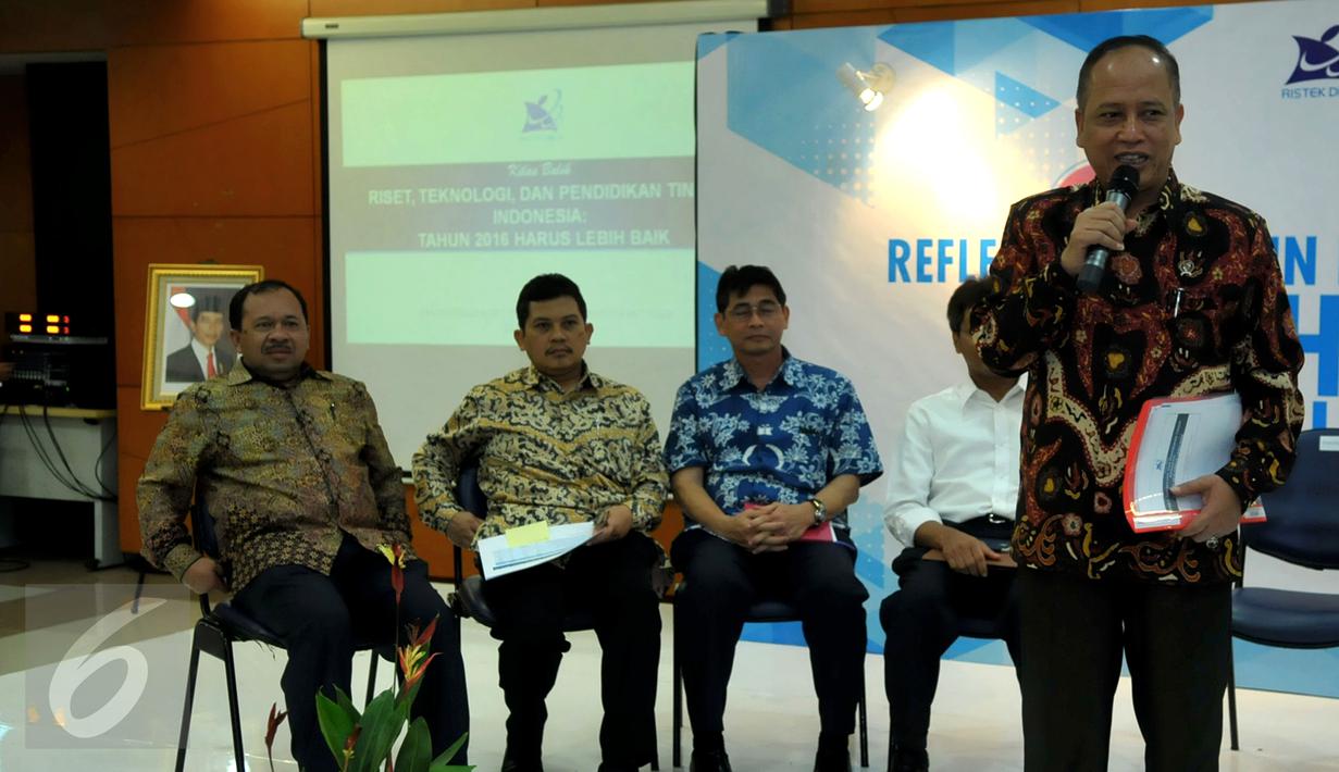 Kementerian Riset, Teknologi, dan Pendidikan Tinggi (Kemenristekdikti) menggelar acara Refleksi Akhir Tahun 2015, Jakarta, Senin (28/12/2015). Menristekdikti Mohamad Nasir memaparkan pencapaian program selama 2015. (Liputan6.com/Faisal R Syam)